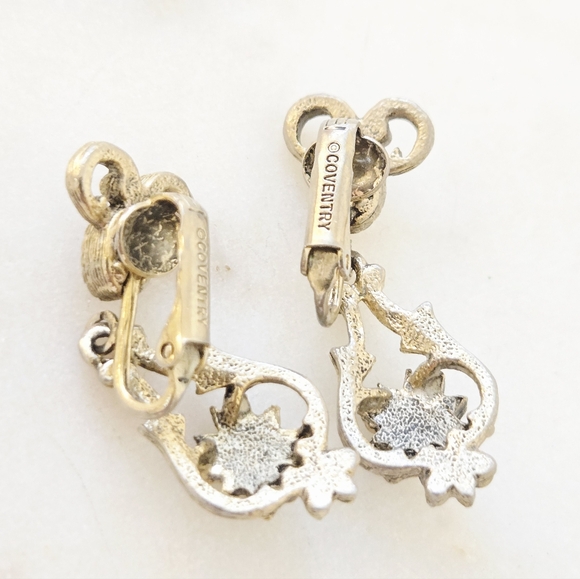 Sarah Coventry "Contessa" Vintage "1974 Collection"  Clip-In Earrings - Picture 2 of 4